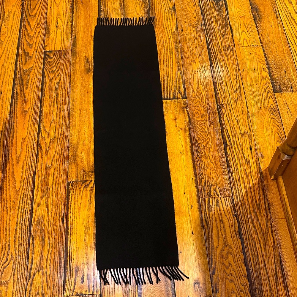 NWOT🧣Classic Black Men's Scarf with Fringe